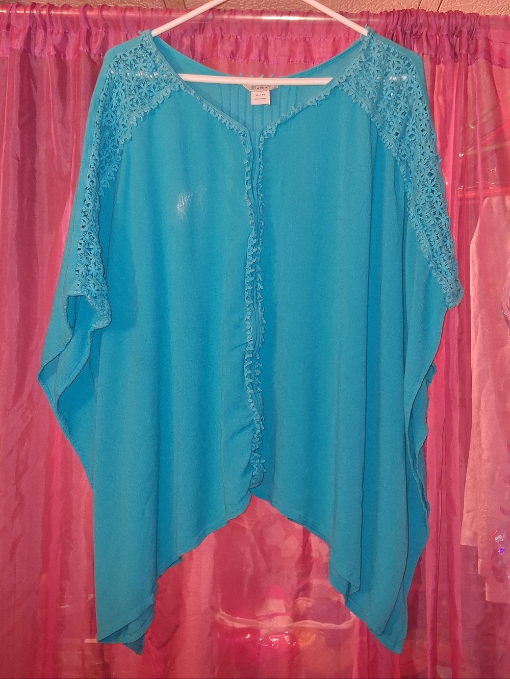 Ariat Top